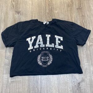 YALE UNIVERSITY • CROP TOP • SZ. L • 24” p2p